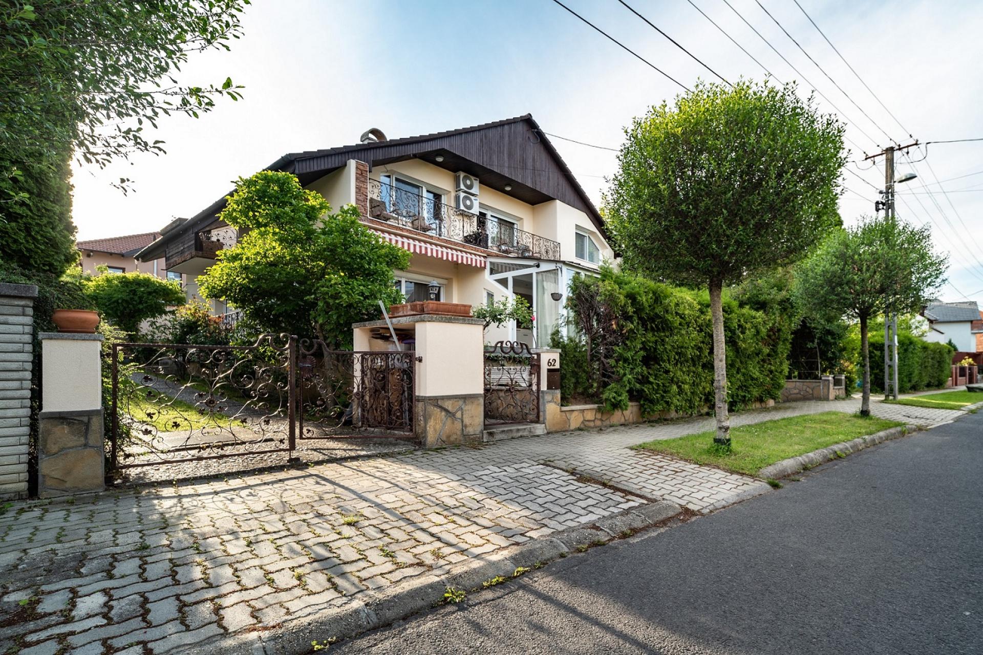az-apartmanhaz.jpg